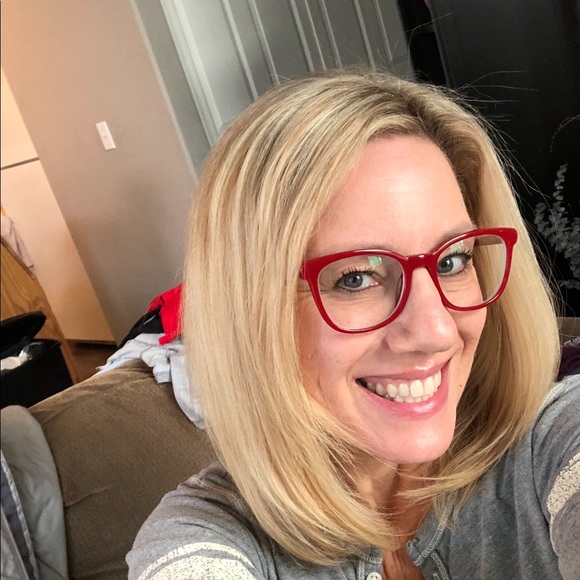 Meet your Posher, Heather - Picture 1 of 2